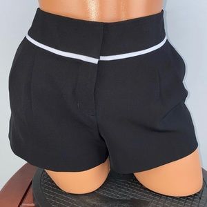 EXPRESS - Women’s Black Pleated Dress Shorts